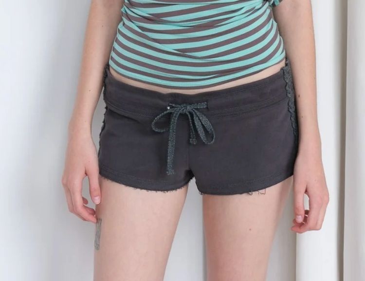 Geel - Carla Shorts - Gloom